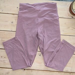 Pink Lululemon 3/4 cropped legging